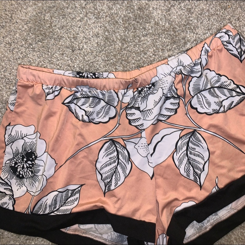 Orange, White, & Black Floral High Waist shorts size M - Picture 4 of 8